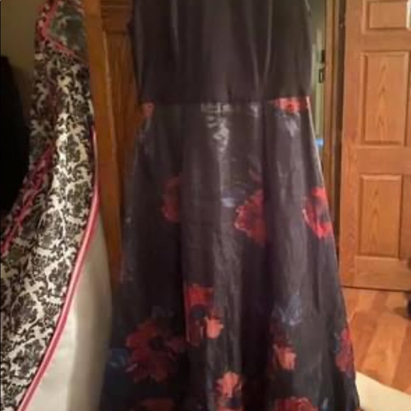 Dress - Picture 5 of 6